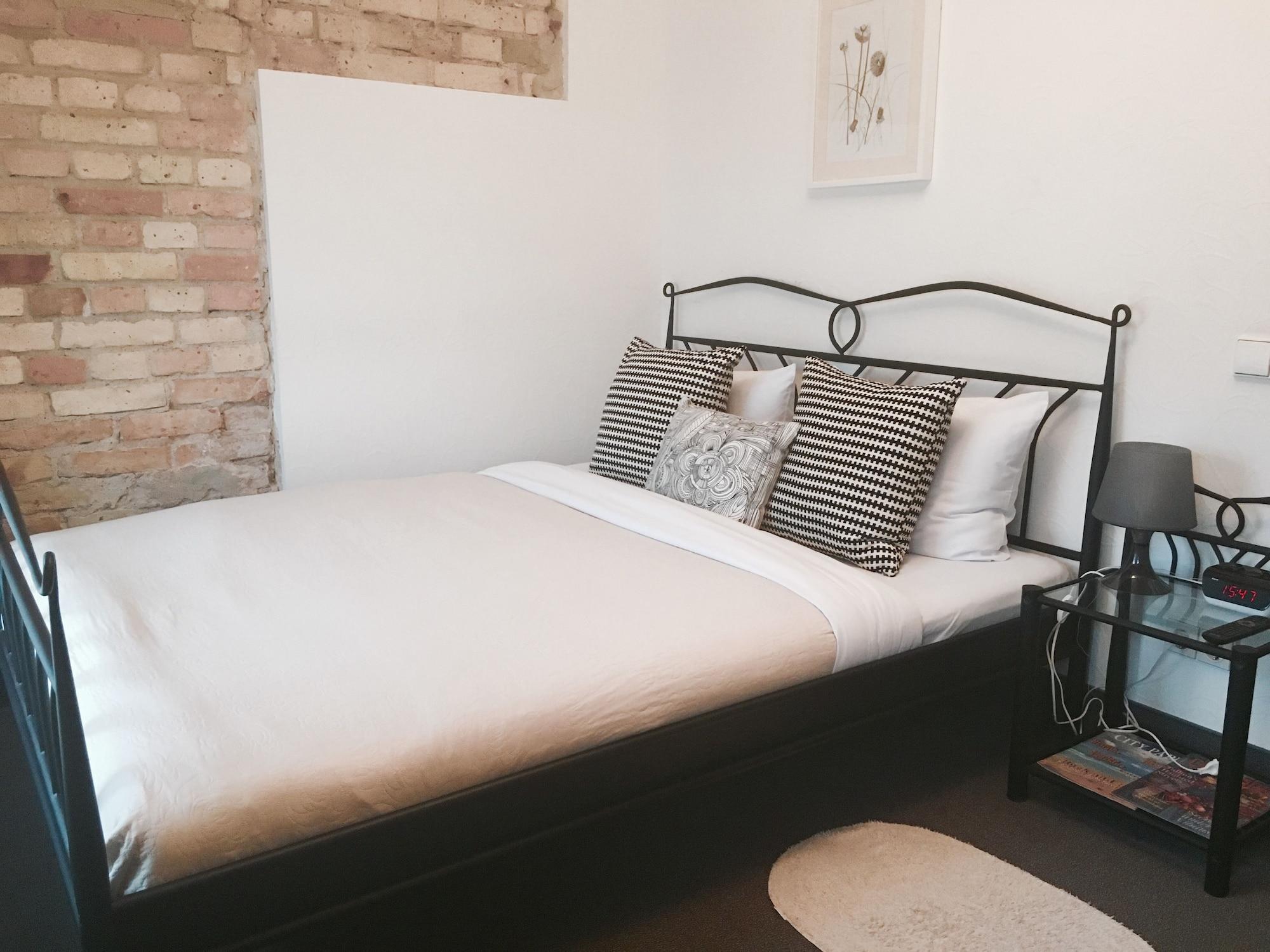 Moon Garden Old Town Hotel Вильнюс Экстерьер фото