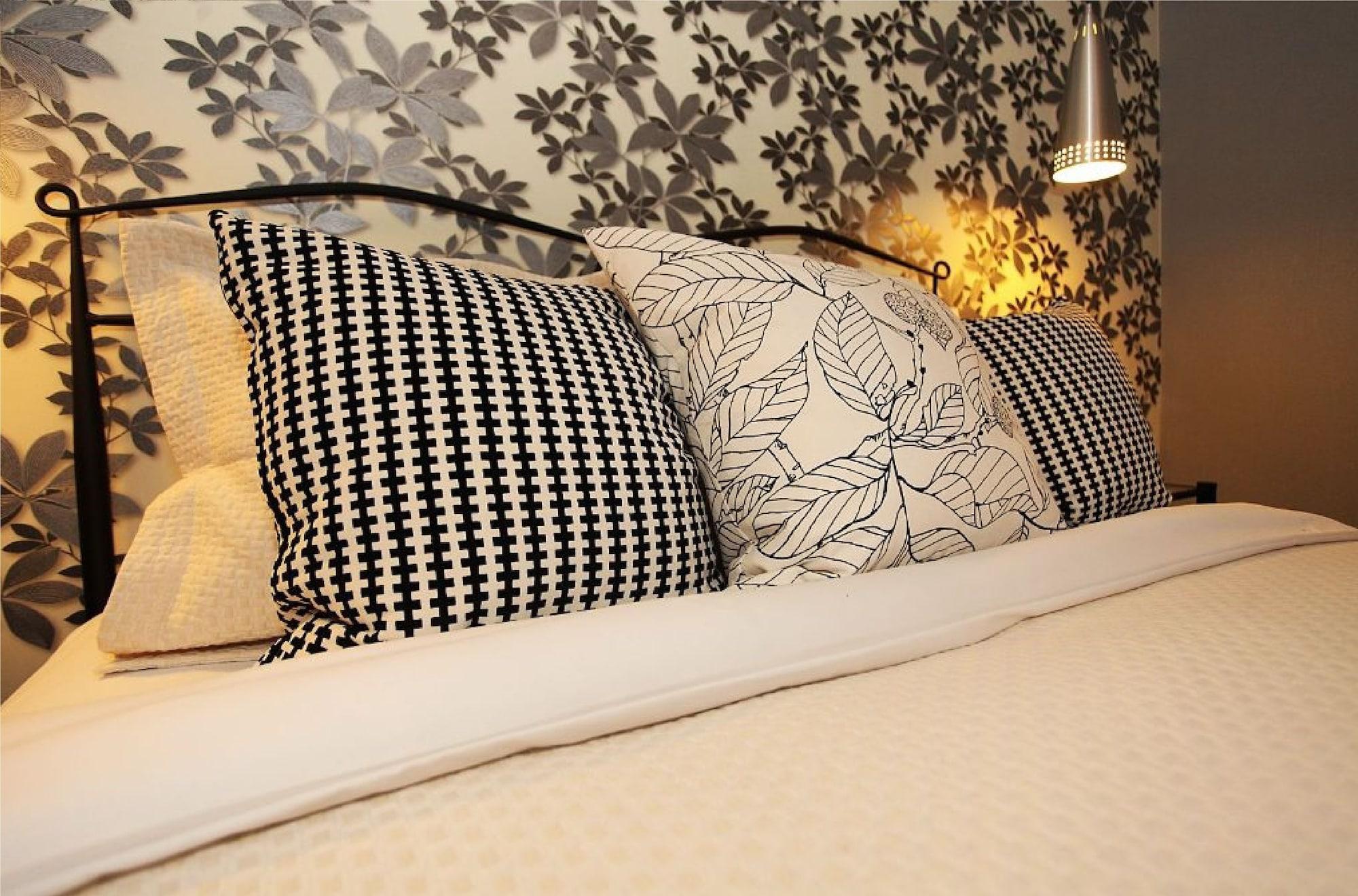 Moon Garden Old Town Hotel Вильнюс Экстерьер фото
