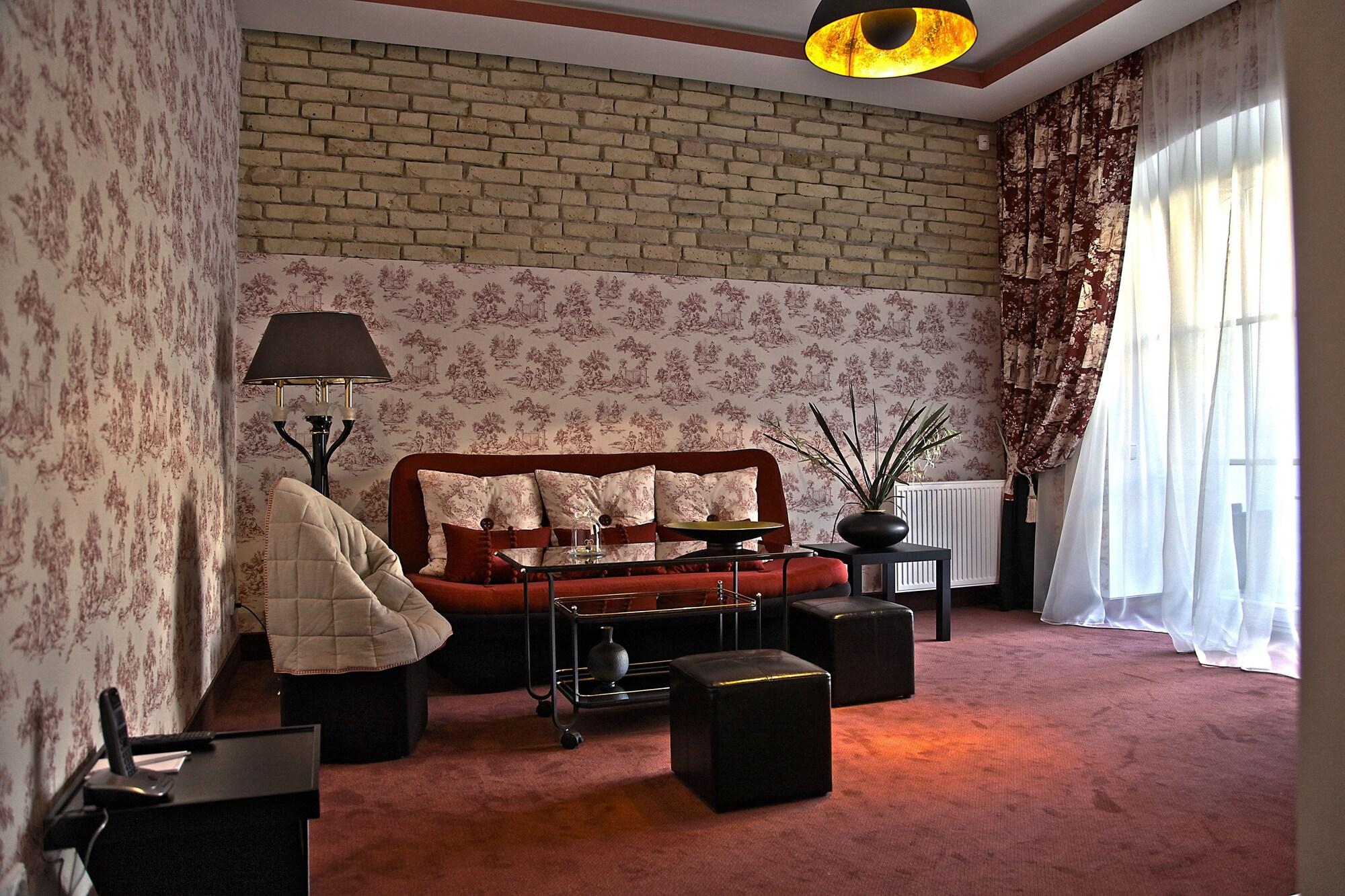 Moon Garden Old Town Hotel Вильнюс Экстерьер фото