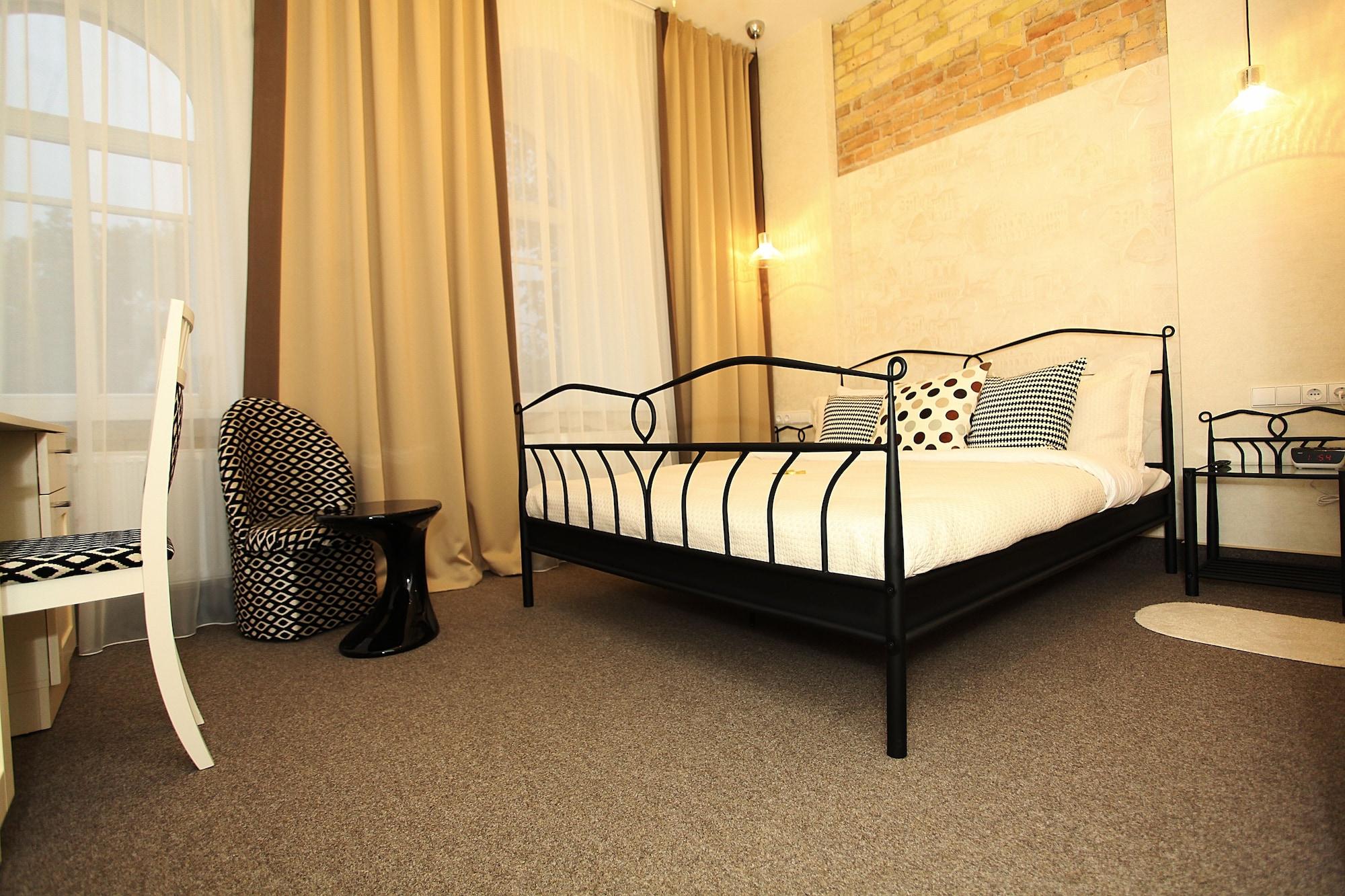Moon Garden Old Town Hotel Вильнюс Экстерьер фото