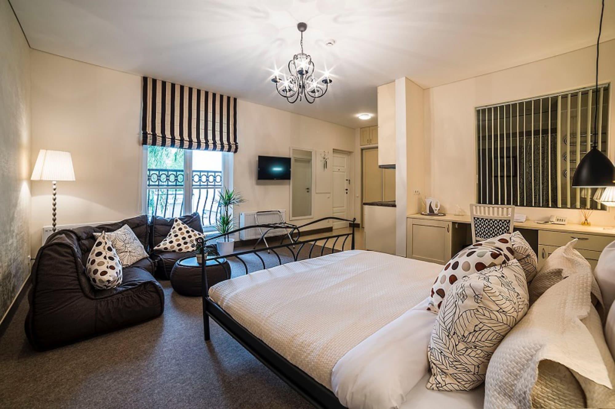 Moon Garden Old Town Hotel Вильнюс Экстерьер фото