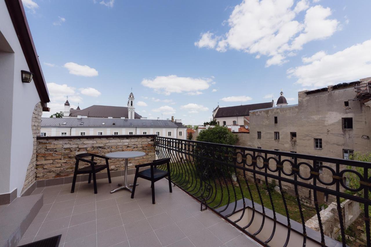 Moon Garden Old Town Hotel Вильнюс Экстерьер фото