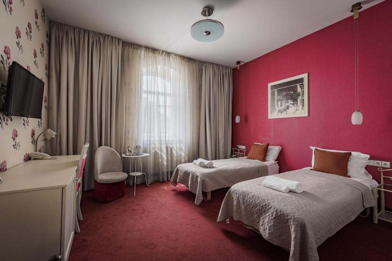 Moon Garden Old Town Hotel Вильнюс Экстерьер фото
