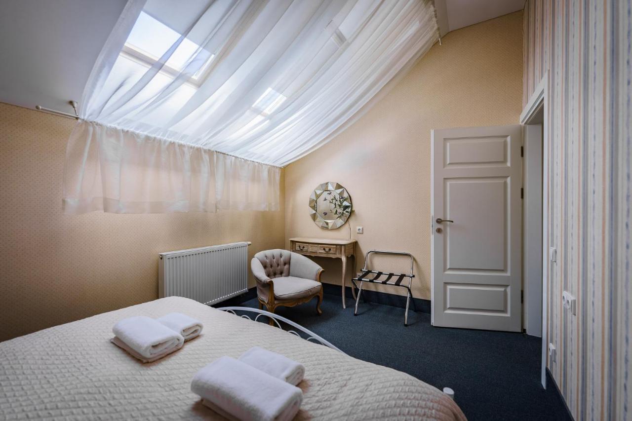Moon Garden Old Town Hotel Вильнюс Экстерьер фото