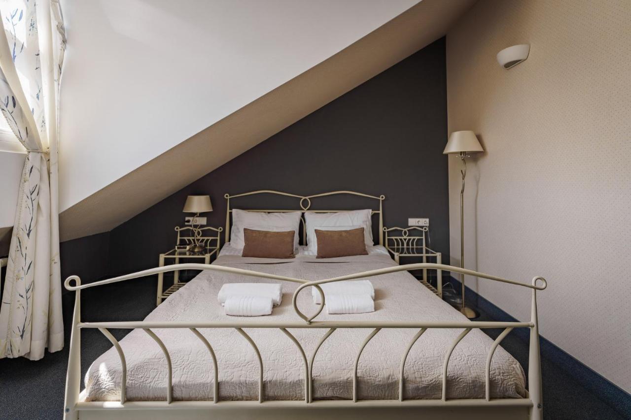 Moon Garden Old Town Hotel Вильнюс Экстерьер фото
