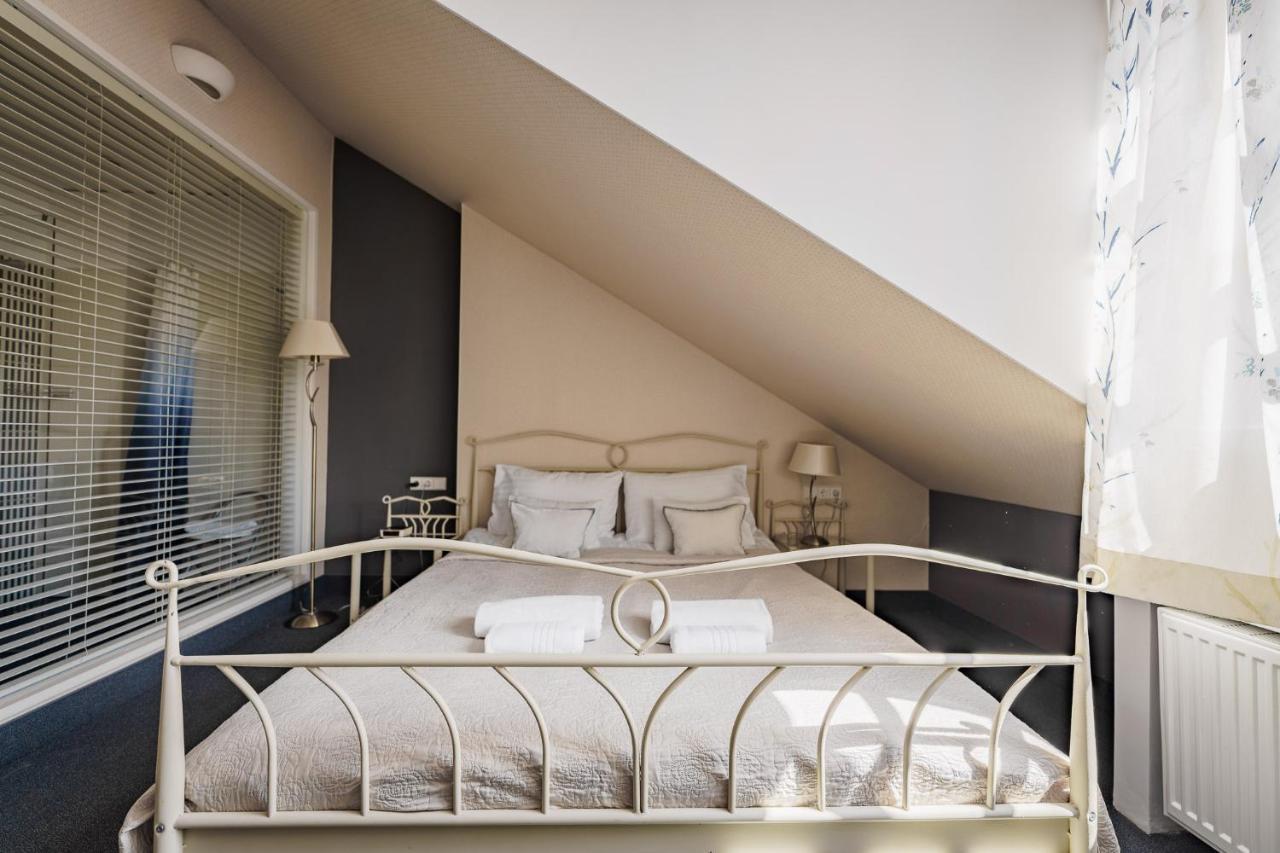 Moon Garden Old Town Hotel Вильнюс Экстерьер фото