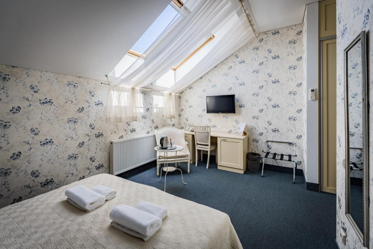 Moon Garden Old Town Hotel Вильнюс Экстерьер фото