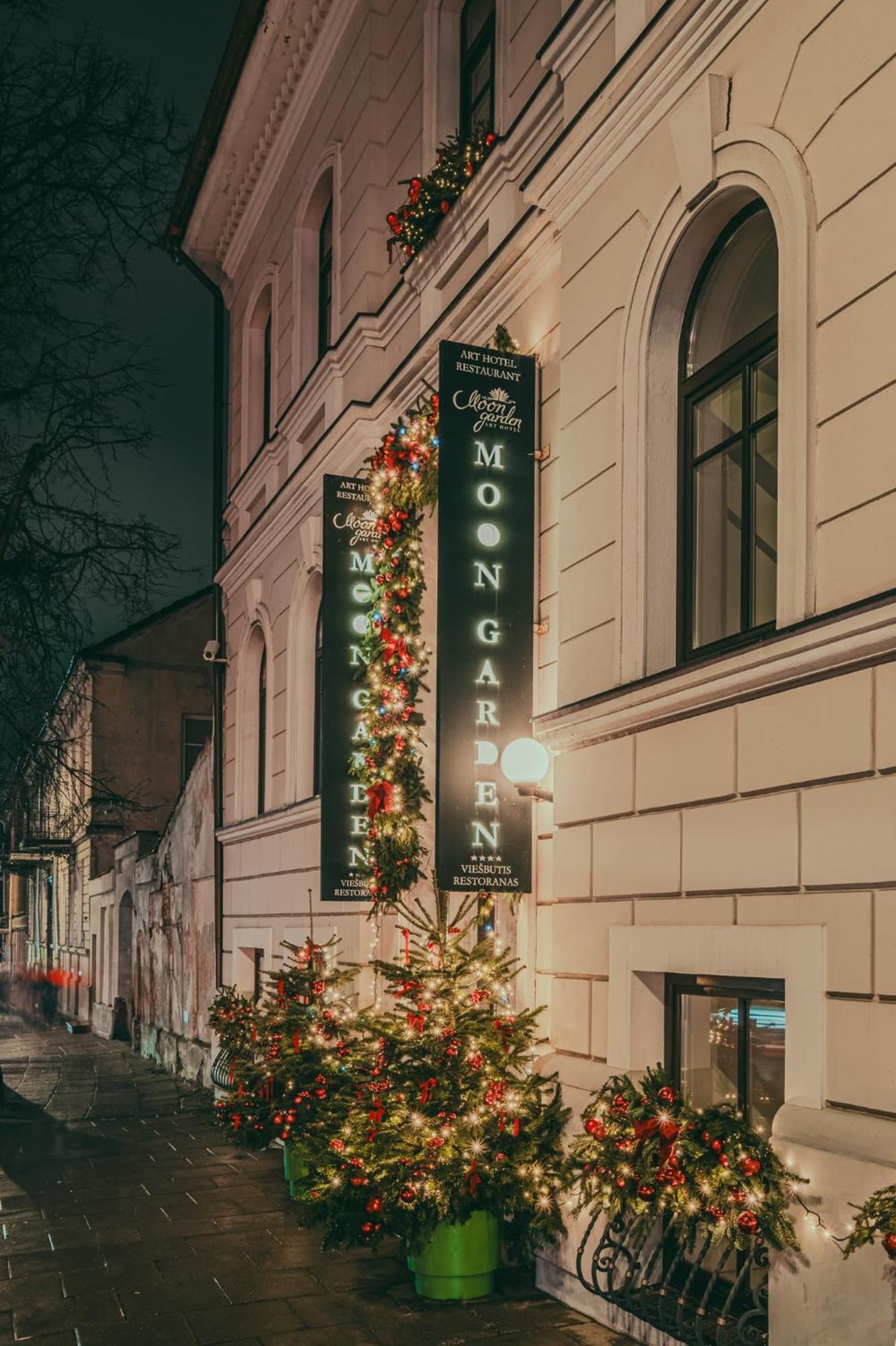 Moon Garden Old Town Hotel Вильнюс Экстерьер фото