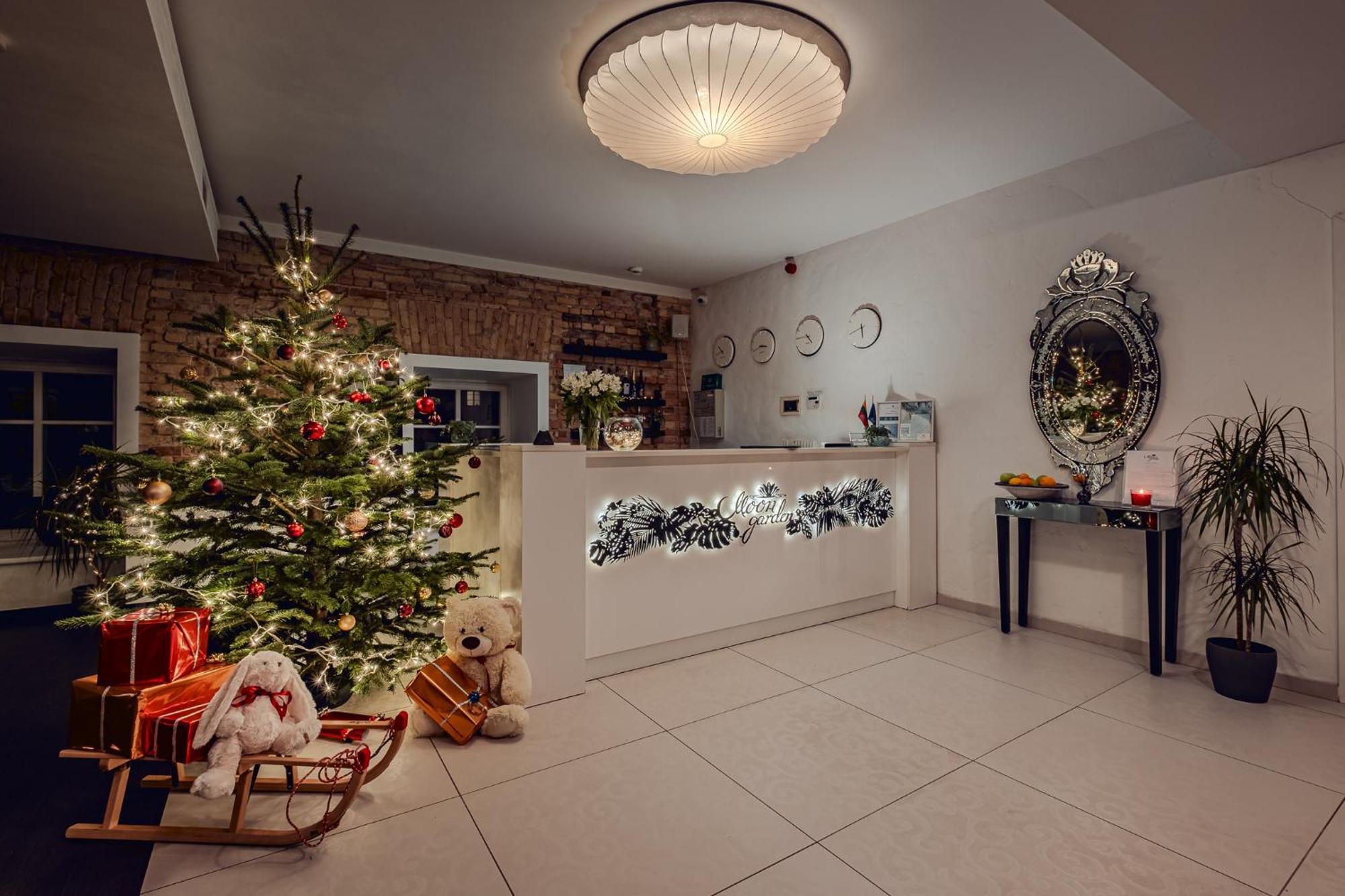 Moon Garden Old Town Hotel Вильнюс Экстерьер фото