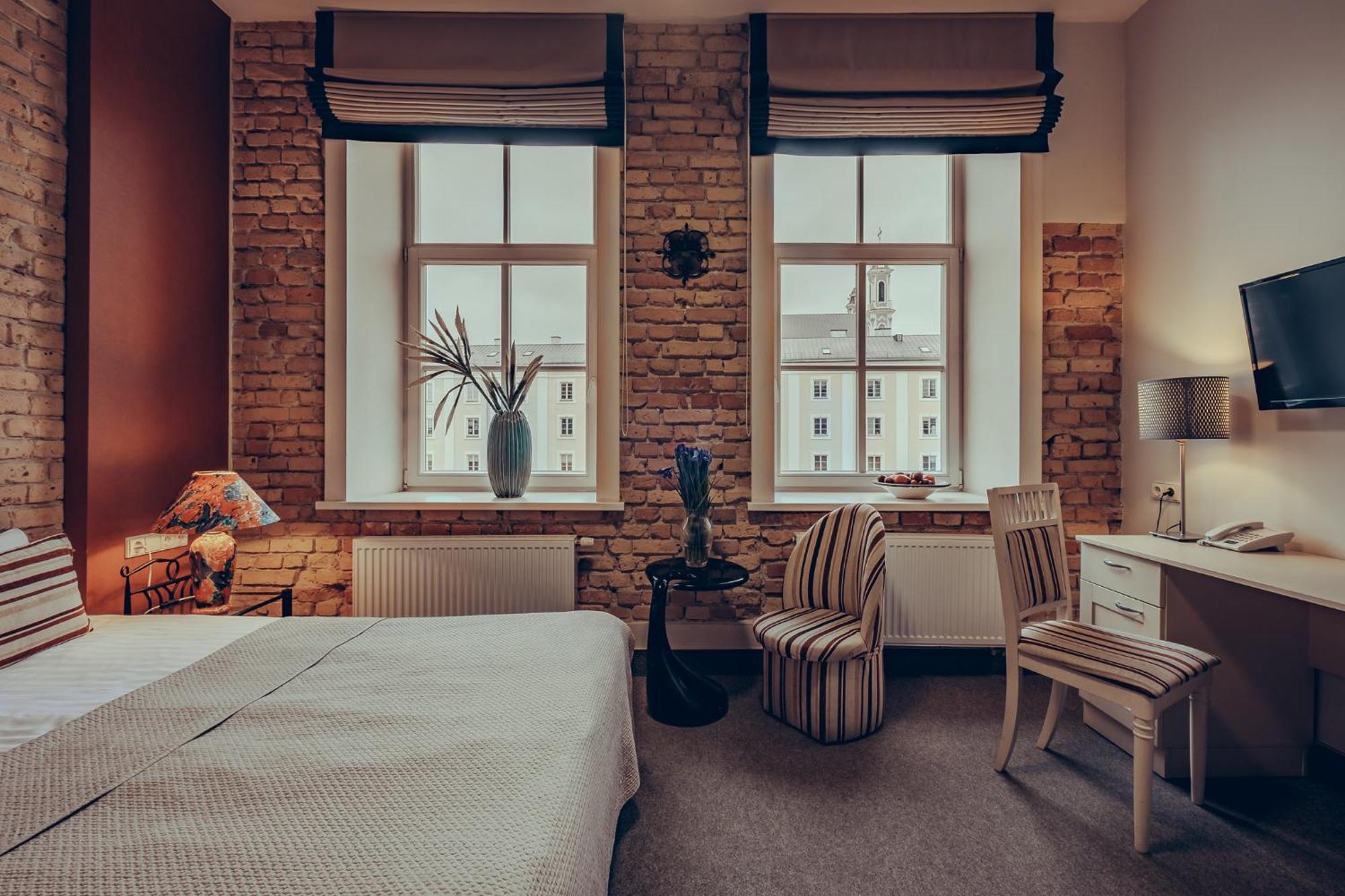 Moon Garden Old Town Hotel Вильнюс Экстерьер фото