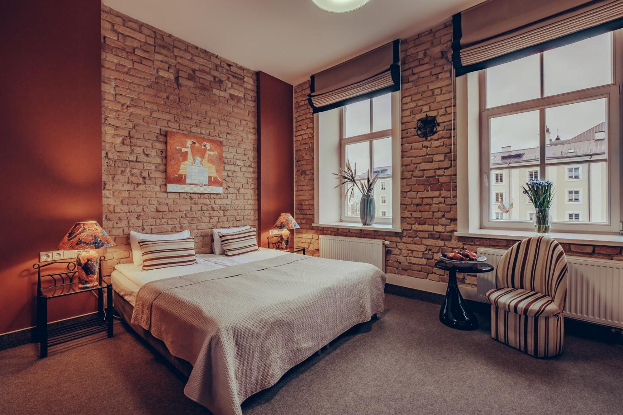 Moon Garden Old Town Hotel Вильнюс Экстерьер фото