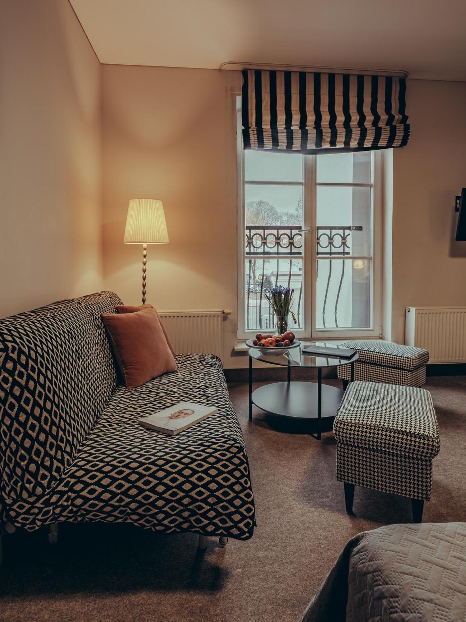 Moon Garden Old Town Hotel Вильнюс Экстерьер фото