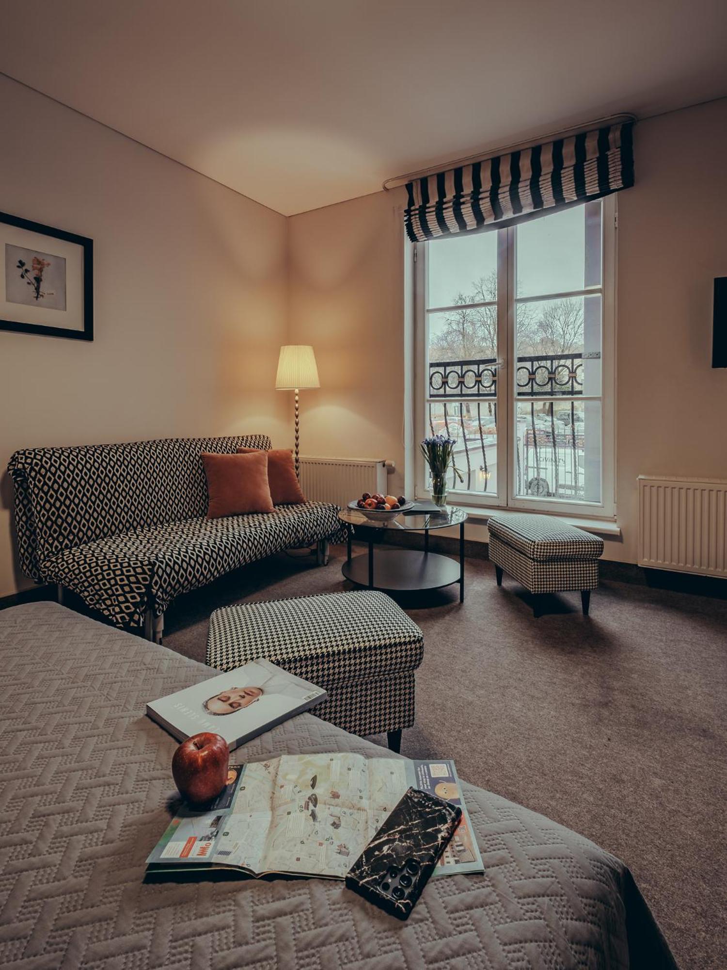 Moon Garden Old Town Hotel Вильнюс Экстерьер фото