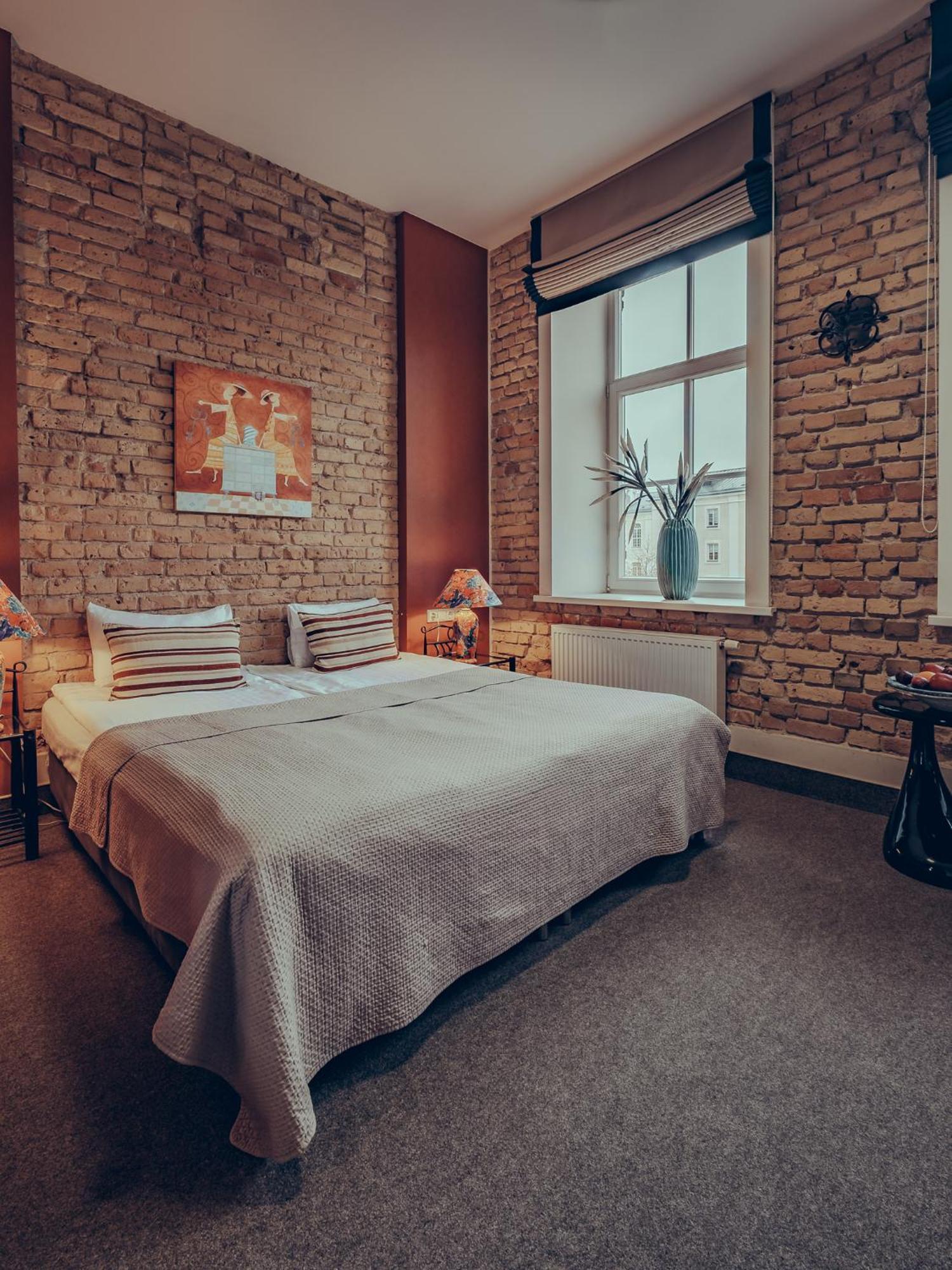 Moon Garden Old Town Hotel Вильнюс Экстерьер фото